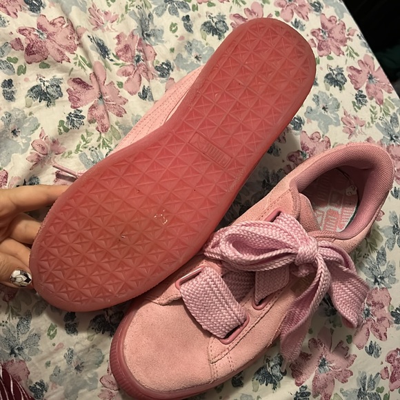 Baby Pink ribbon lace suede pumas - Picture 4 of 4